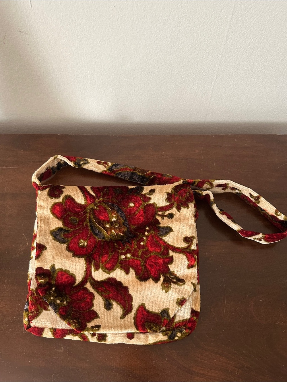Floral Velvet Shoulder Carpet Bag in Red and Cream